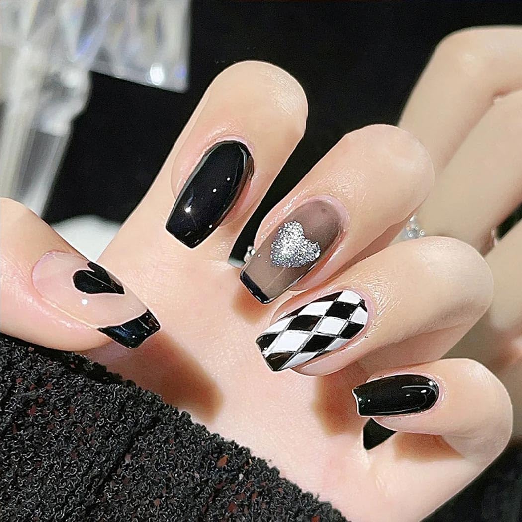 24Pcs Black & White Beautiful HeartTrendy Fake Nails (With Glue) Set For Girls - Wearable Nails Stylish Pattern Artificial Long Nails For Women