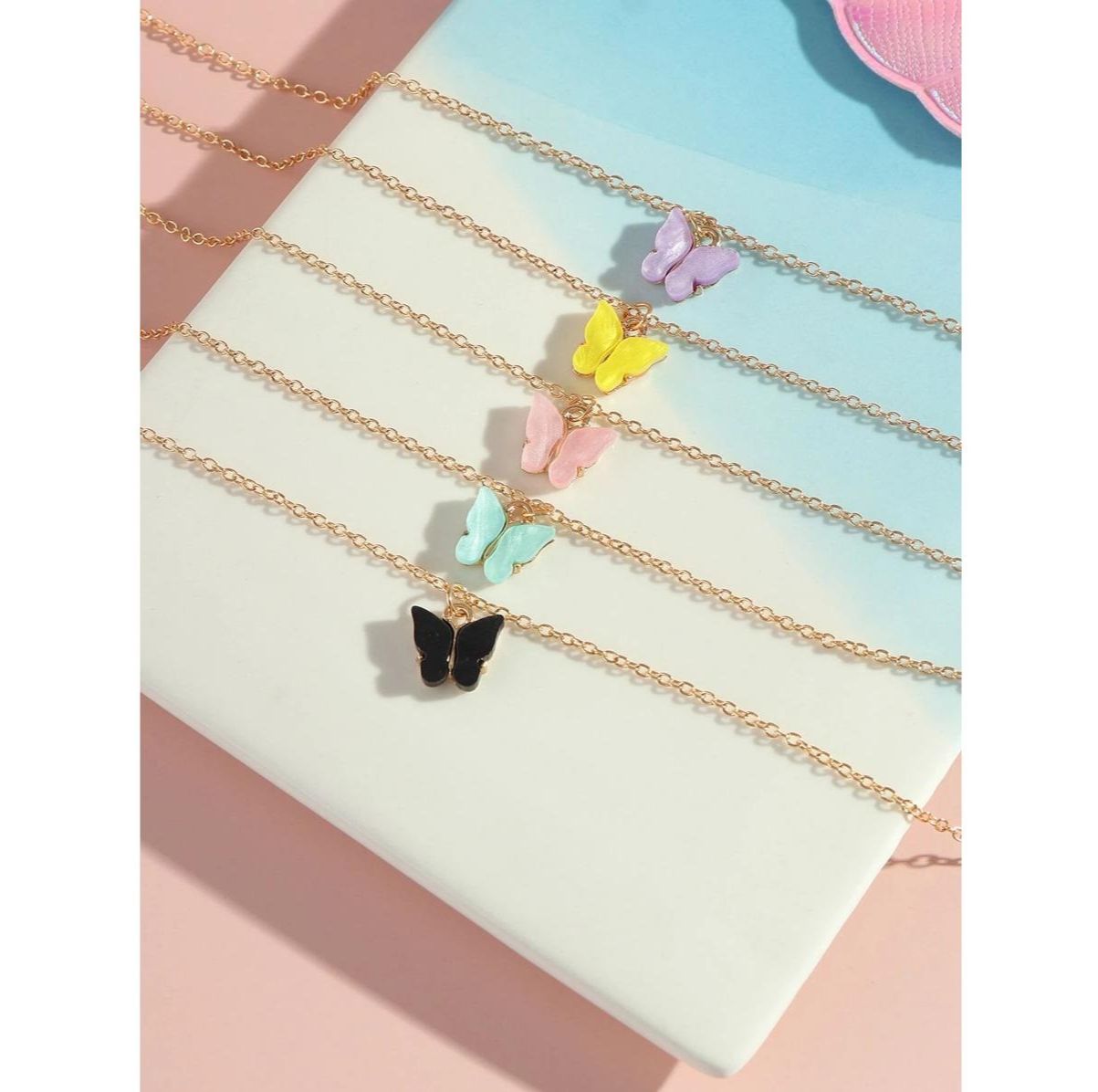 Korean Jewellery Golden Chain & Acrylic Butterfly Bracelets For Girls Gold Chain Fashion Personality Beautiful Jewellery For Girls