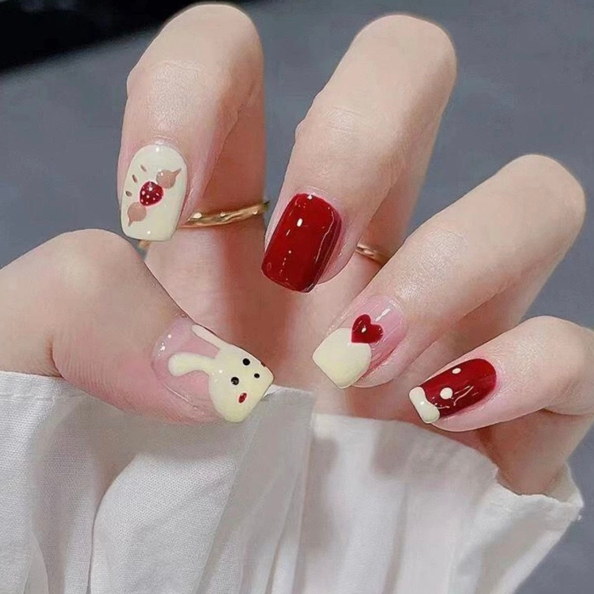 24Pcs Red & White Beautiful Trendy Fake Nails (With Glue) Set For Girls - Wearable Nails Stylish Pattern Artificial Nails For Women