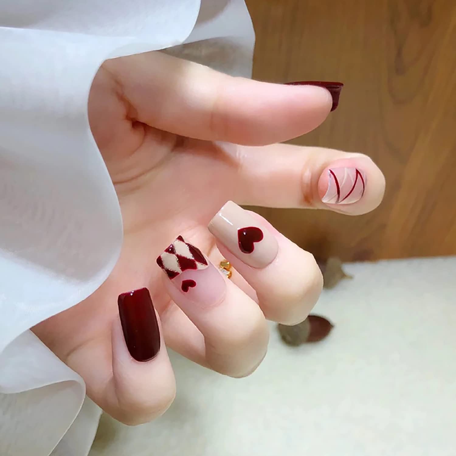 24Pcs Multicolor Beautiful Trendy Fake Nails (With Glue) Set For Girls - Wearable Nails Stylish Pattern Artificial Nails For Women