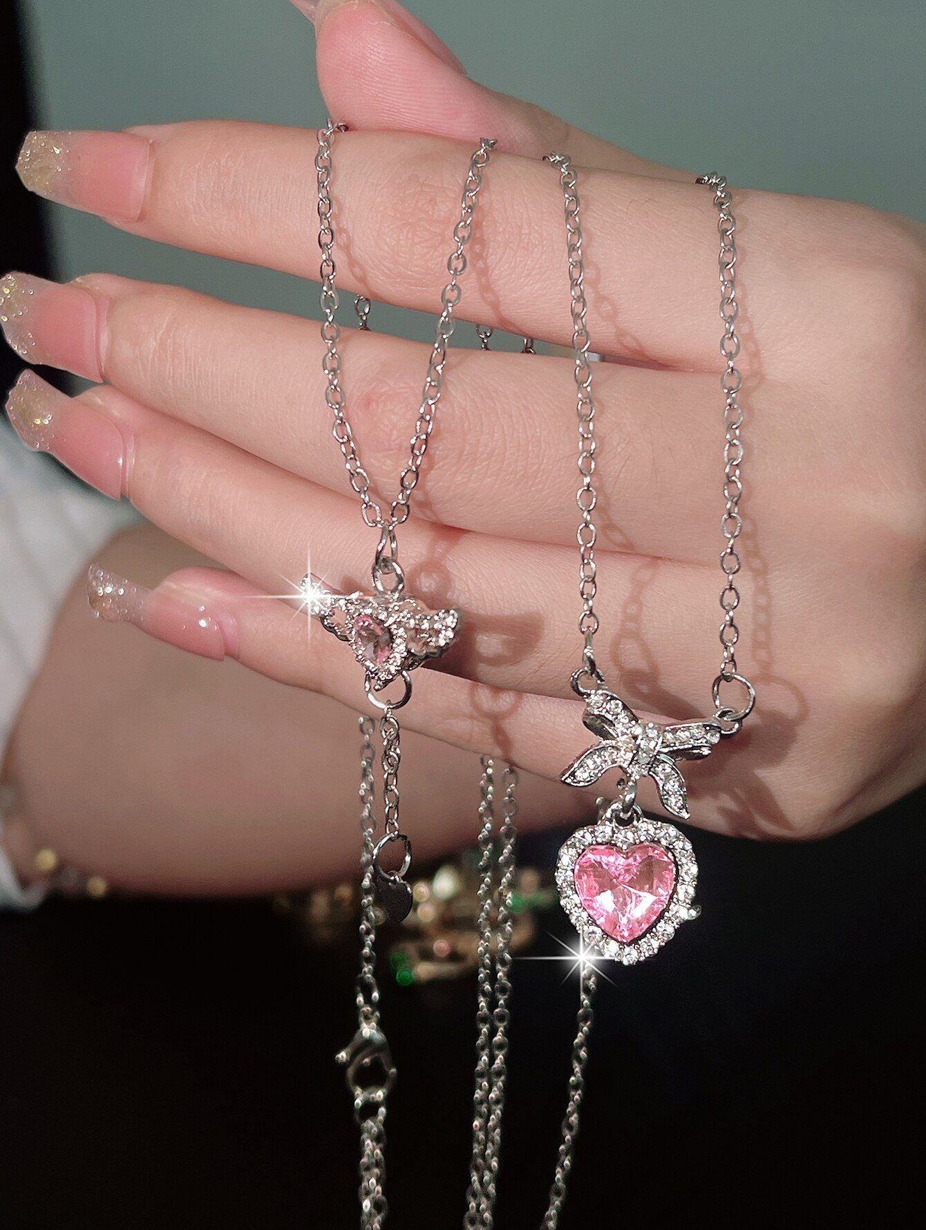 Pack Of 2 Korean Jewellery Pink Zircon Bow Heart & Crystal Angel Wings Heart Necklaces for Girls Sweet Fairy Clavicle Chain Shiny Zircon Korean Jewellery Necklace - Aesthetic Bowknot & Angel Wings Love Zircon Pendant Women Necklaces
