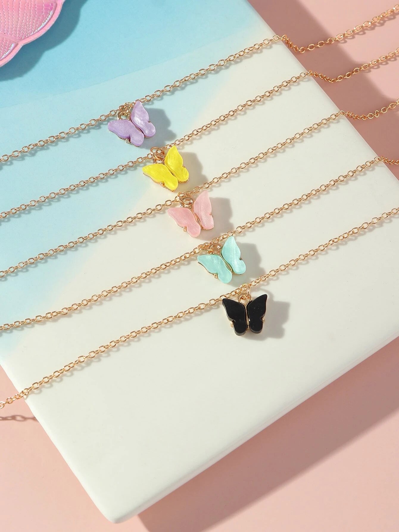 Korean Jewellery Golden Chain & Acrylic Butterfly Bracelets For Girls Gold Chain Fashion Personality Beautiful Jewellery For Girls