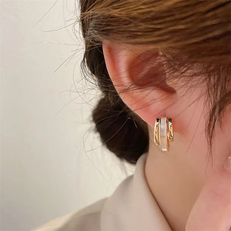 Korean Jewellery S925 Needle C- Shaped New Popular Fashionable Elegant Pretty Design Metal Gold Color Enamel White Earrings For Girls