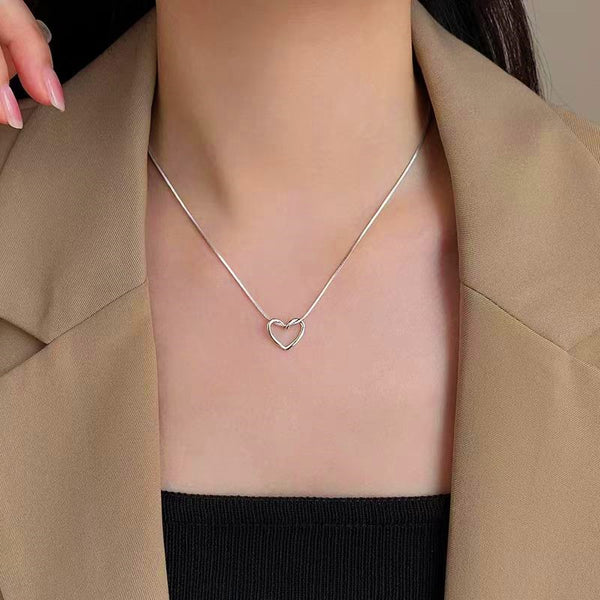 Korean Jewellery Hollow Heart Pendant Necklace Clavicle Chain Fashion Light Luxury Simplicity Korean Jewellery Necklace For Girls