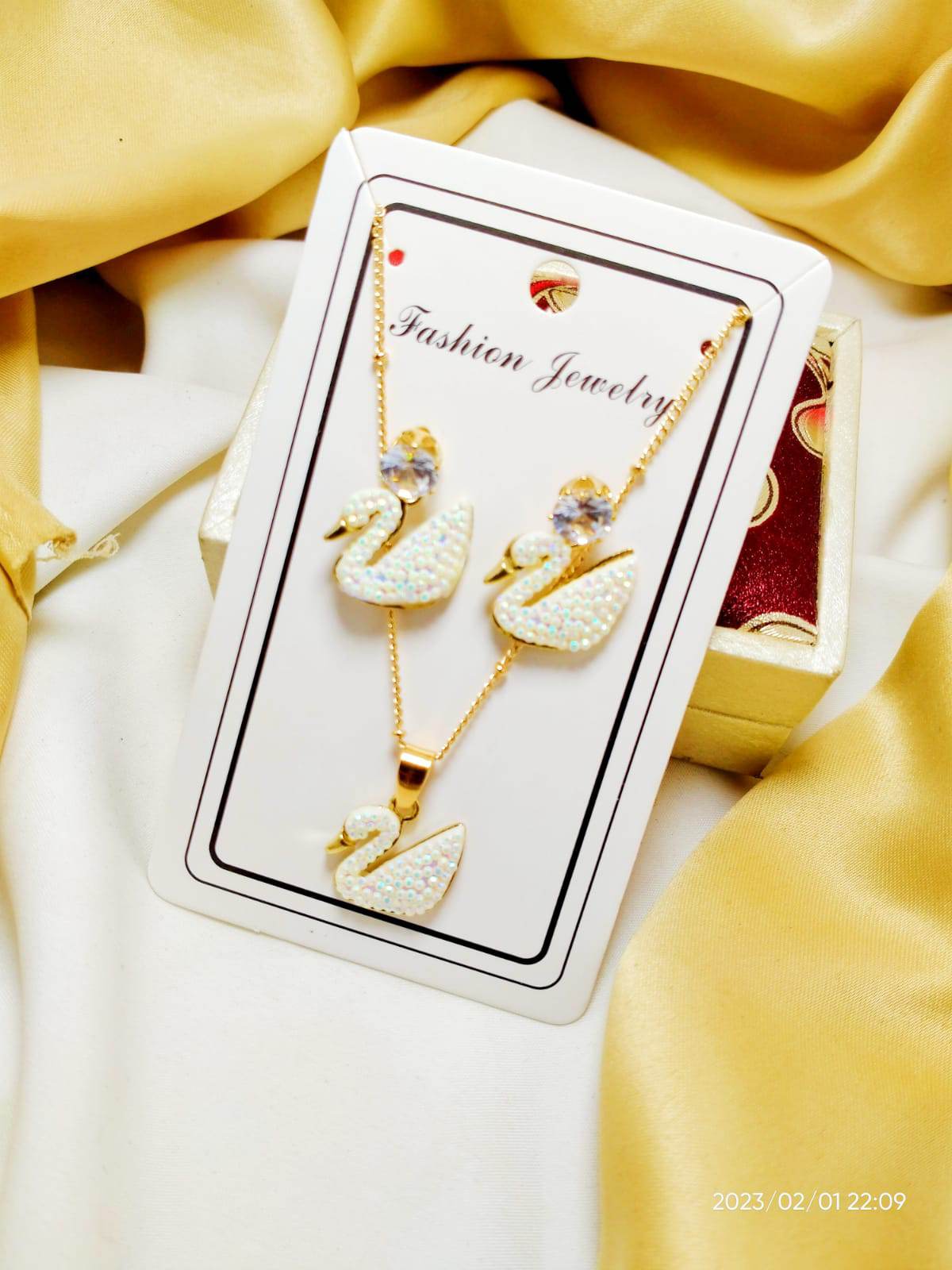 White Swan Duck Shape With Golden Chain Charm Necklace With Swan Duck Shape Earings Jewellery For Girls Stylish - Korean Jewellrey Set