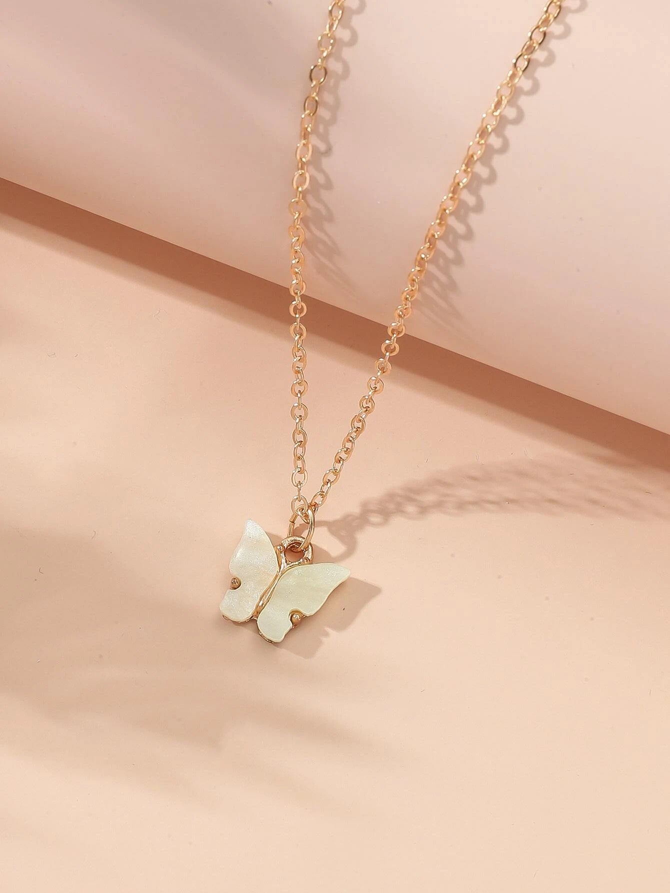 Korean Jewellery Acrylic Butterfly Necklace Jewellery For Girls - Stylish And Elegant Necklace For A Fashionable And Trendy Look