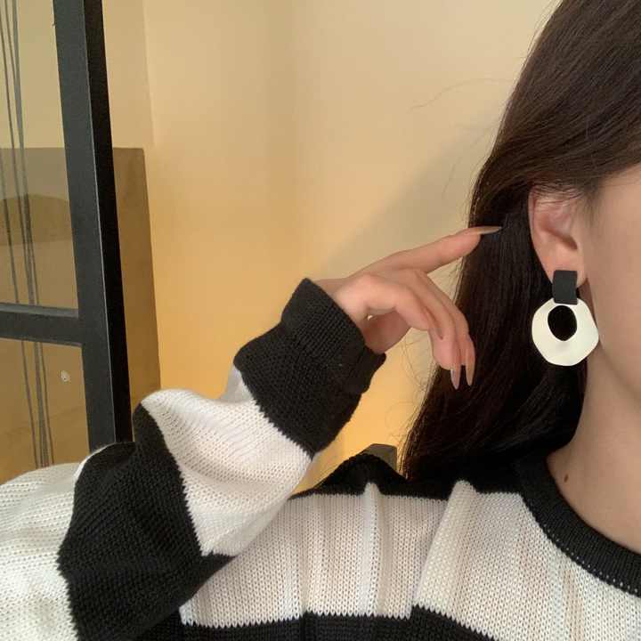 Korean Jewellery Black White Contrasting Round Circle Drop Earrings For Girls | S925 Needle