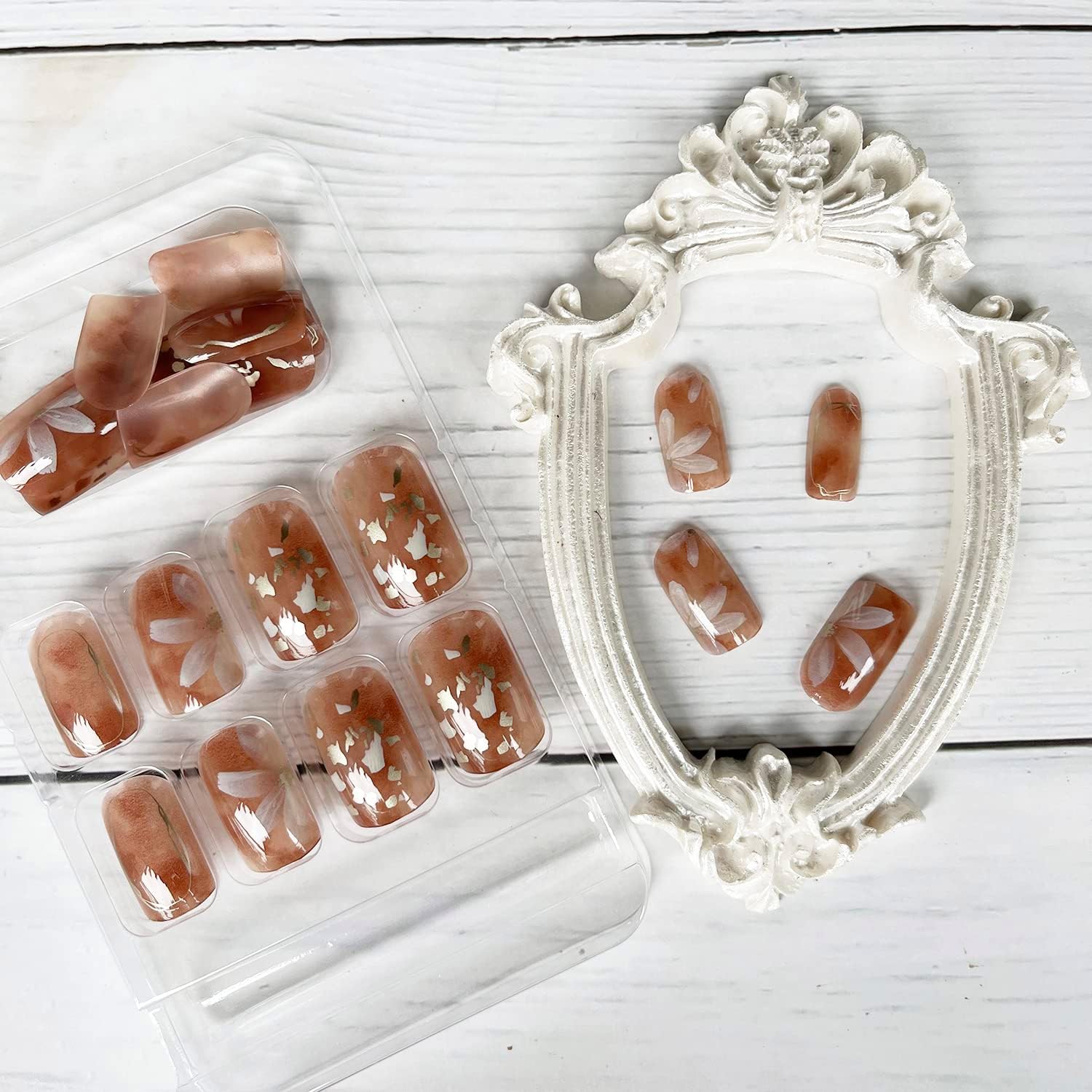 24Pcs White Beautiful Flower Trendy Fake Nails (With Glue) Set For Girls - Wearable Nails Stylish Pattern Artificial Nails For Women