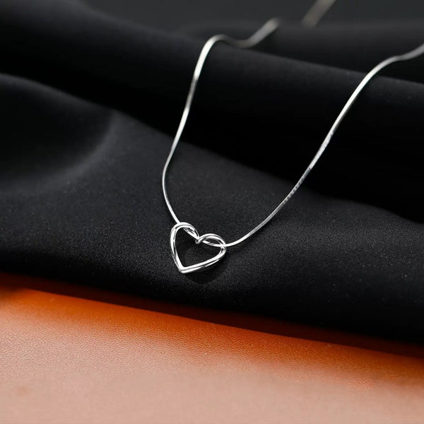 Korean Jewellery Hollow Heart Pendant Necklace Clavicle Chain Fashion Light Luxury Simplicity Korean Jewellery Necklace For Girls