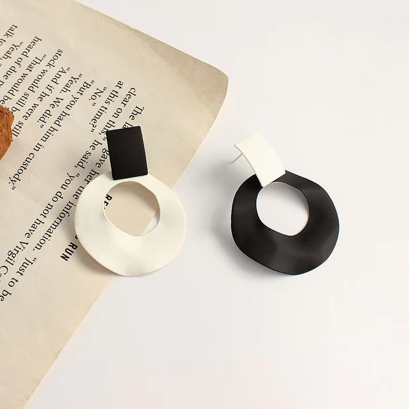 Korean Jewellery Black White Contrasting Round Circle Drop Earrings For Girls | S925 Needle
