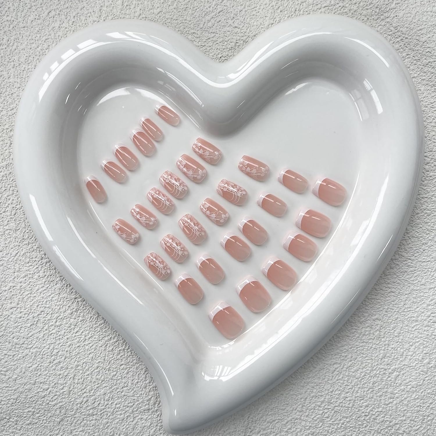 24Pcs Pink Beautiful Trendy Fake Nails (With Glue) Set For Girls - Wearable Nails Stylish Pattern Artificial Nails For Women