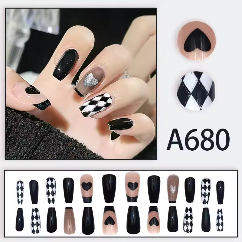 24Pcs Black & White Beautiful HeartTrendy Fake Nails (With Glue) Set For Girls - Wearable Nails Stylish Pattern Artificial Long Nails For Women