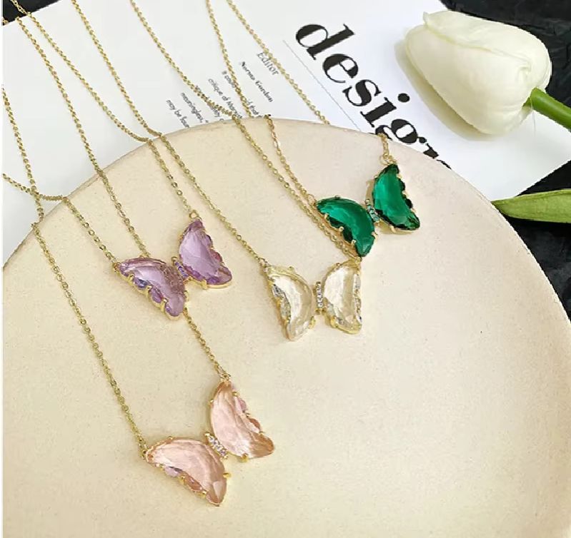 Korean Jewellery Girls Charm Crystal Butterfly Necklace Jewellery For Girls Glamour Female Color Butterfly Pendant Girl Jewelry Stylish