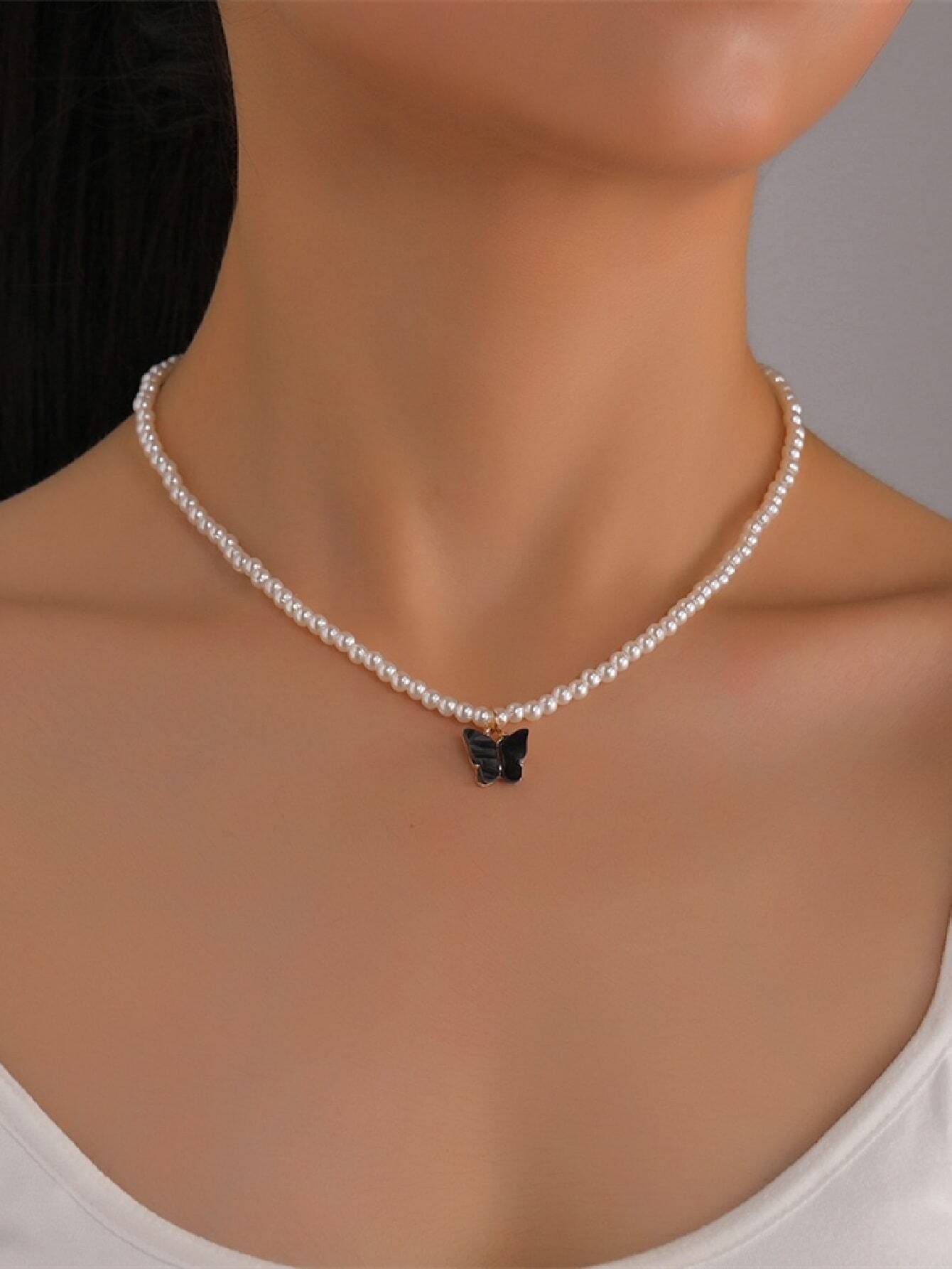 Korean Jewellery Necklace For Girls Simple And Fresh Style Imitation Pearl & Butterfly Shaped Necklace Suitable Jewellery For Girls