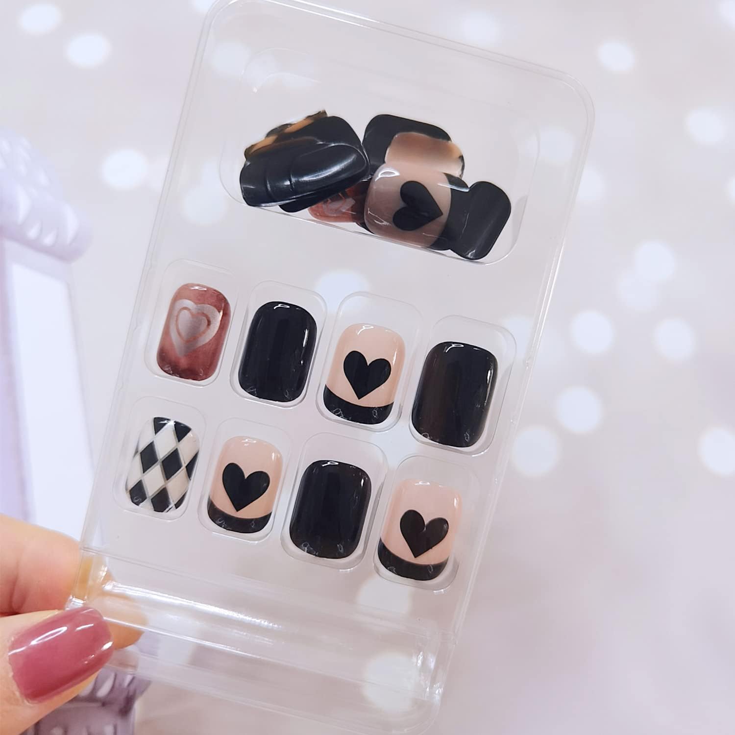 24Pcs Black & White Beautiful Trendy Fake Nails (With Glue) Set For Girls - Wearable Nails Stylish Pattern Artificial Nails For Women