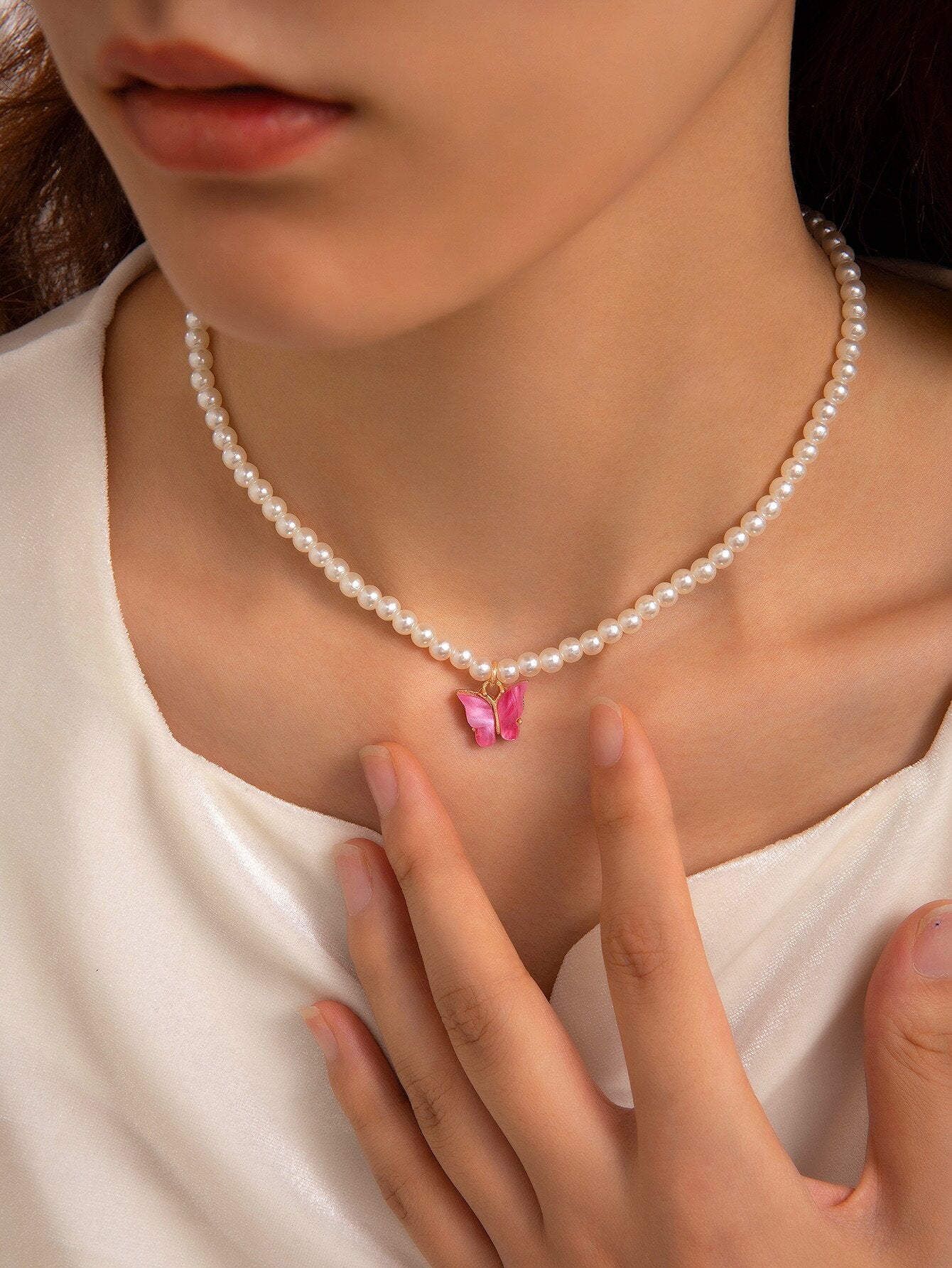 Korean Jewellery Necklace For Girls Simple And Fresh Style Imitation Pearl & Butterfly Shaped Necklace Suitable Jewellery For Girls