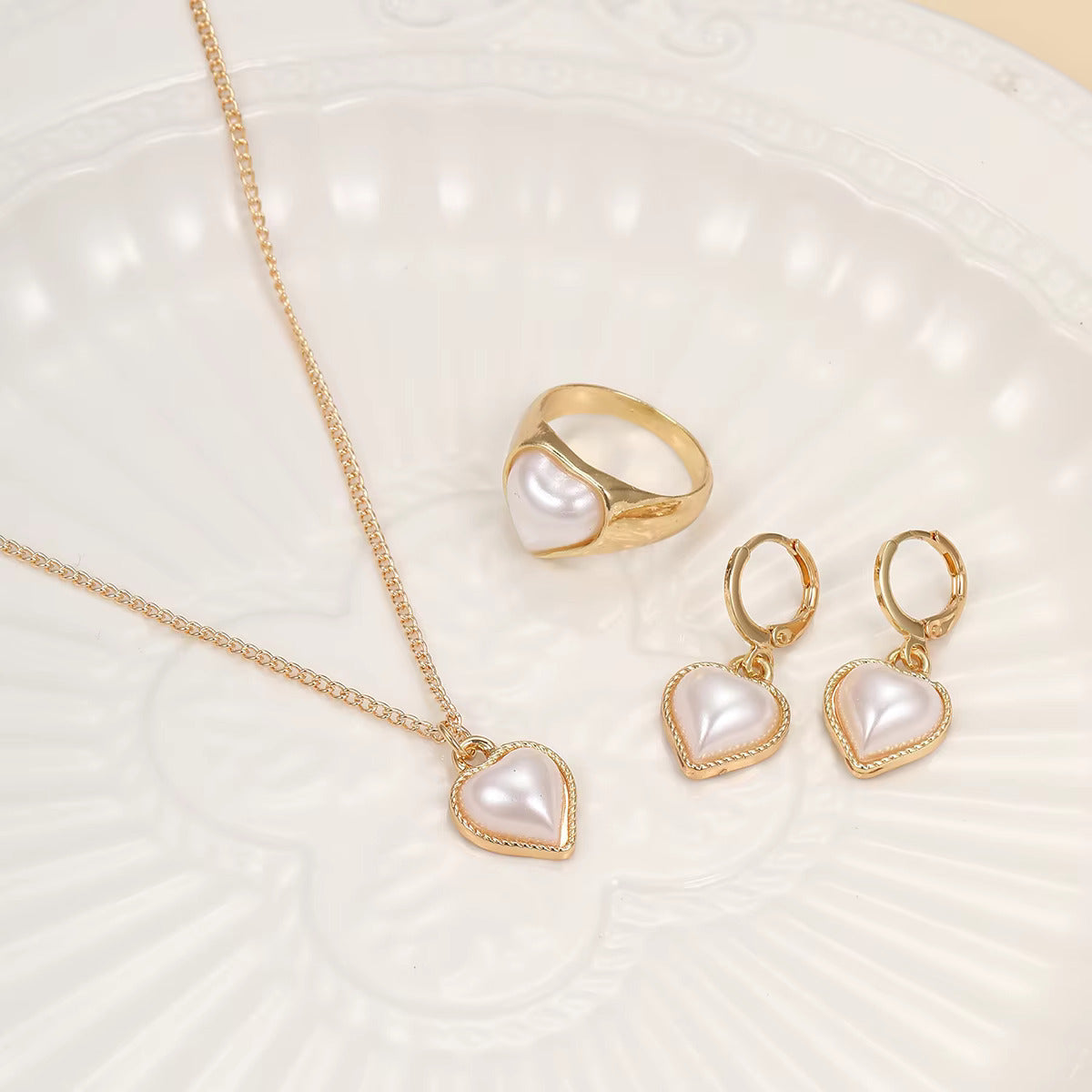 3PCS Exquisite and Elegant Pearl Heart Love Jewelry Women's Fashion Style Versatile Necklace Earrings Ring Jewellery Set For Girls