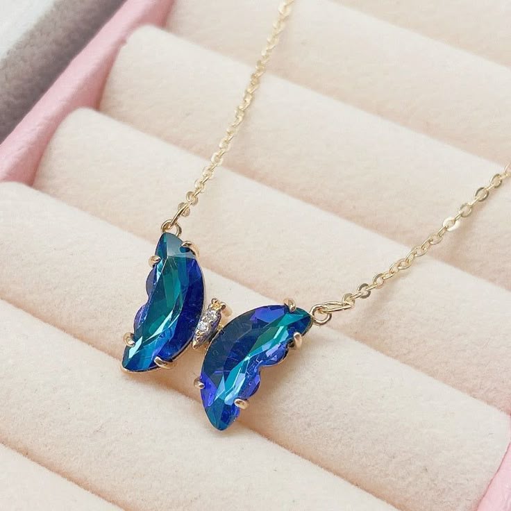 Korean Jewellery Girls Charm Crystal Butterfly Necklace Jewellery For Girls Glamour Female Color Butterfly Pendant Girl Jewelry Stylish